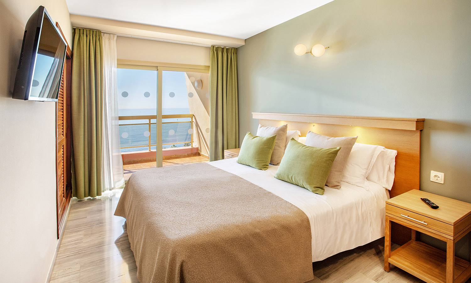 2 Bedroom Penthouse - Double bed